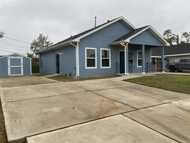 Building Photo - 3151 Roe Dr