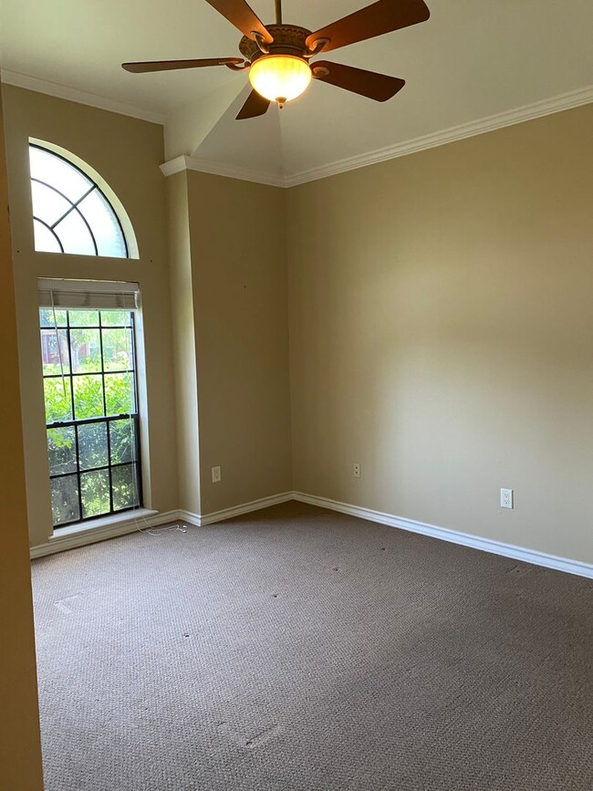 Photo - [3/2/3 READY FOR LEASE]