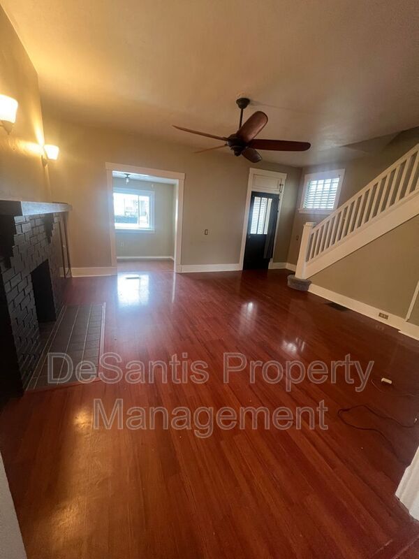 Photo - 913 Russellwood Ave