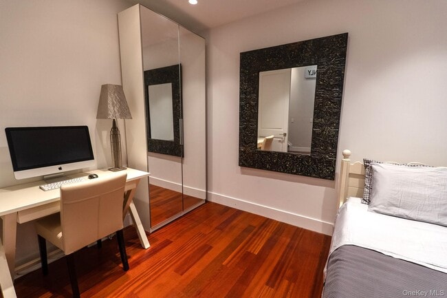 Photo - 1 Landmark Sq Unit 103