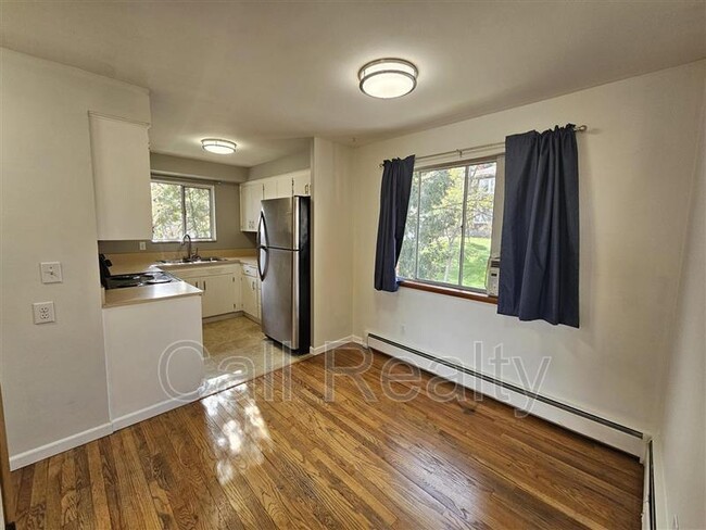Photo - 904 W Lincoln Pl Unit 5