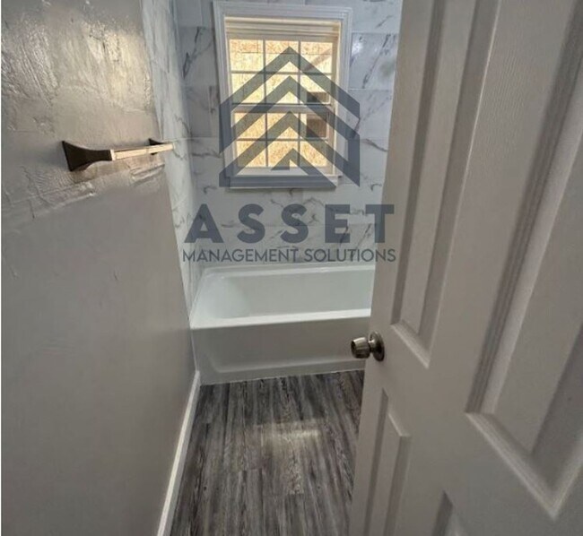 Photo - Spacious 3 Bedroom House