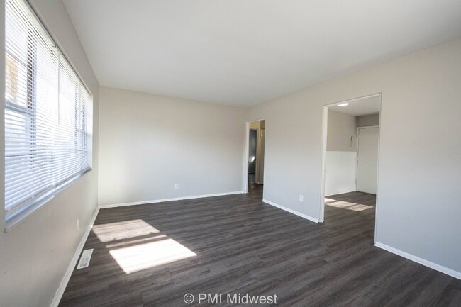 Photo - Charming 2-Bedroom Duplex in Indianapolis with Modern Amenities!