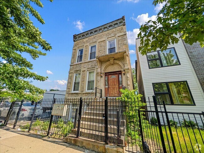 Building Photo - 2915 W Jackson Blvd Unit 3 Rental