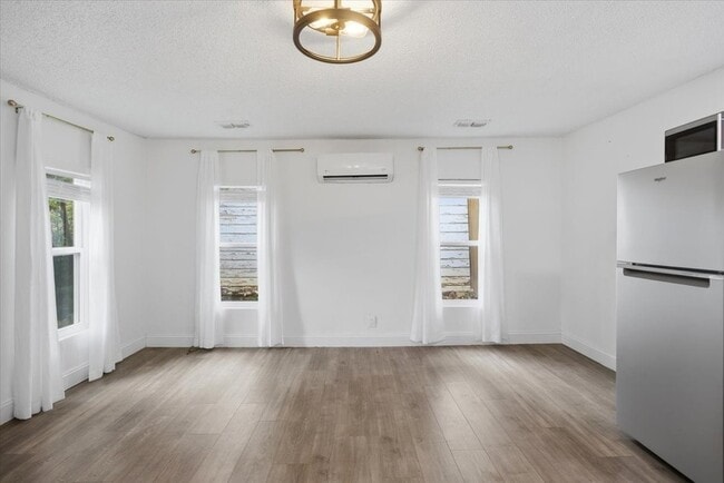 Photo - 4024 Collinwood Ave