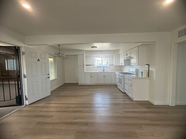 Building Photo - 5845 Cherry Ave Unit C