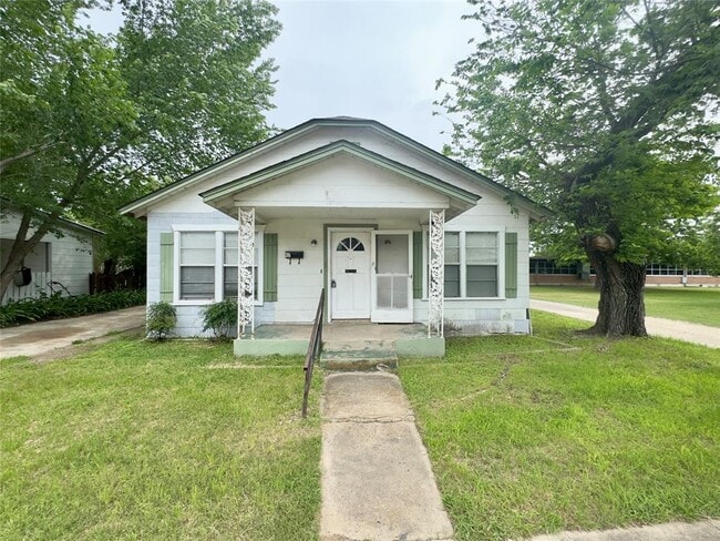 Building Photo - 306 E Bowie St