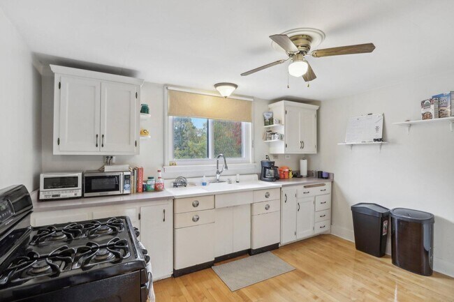 Photo - 2451 S 68th St