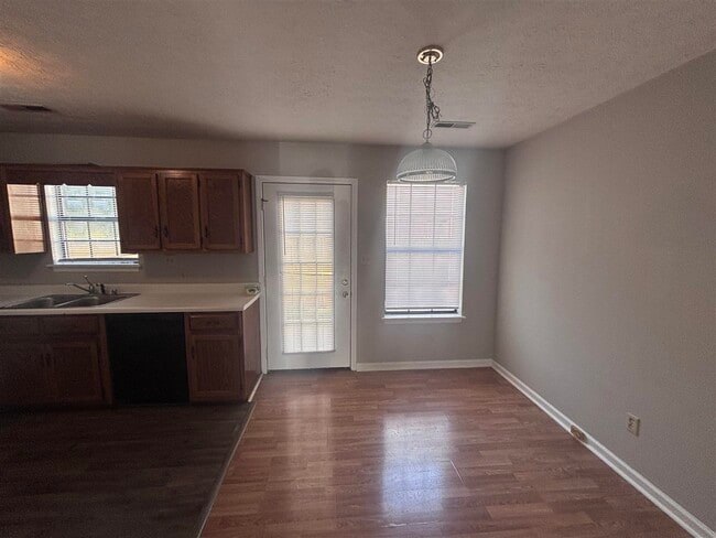 1746 Cave Mill Rd