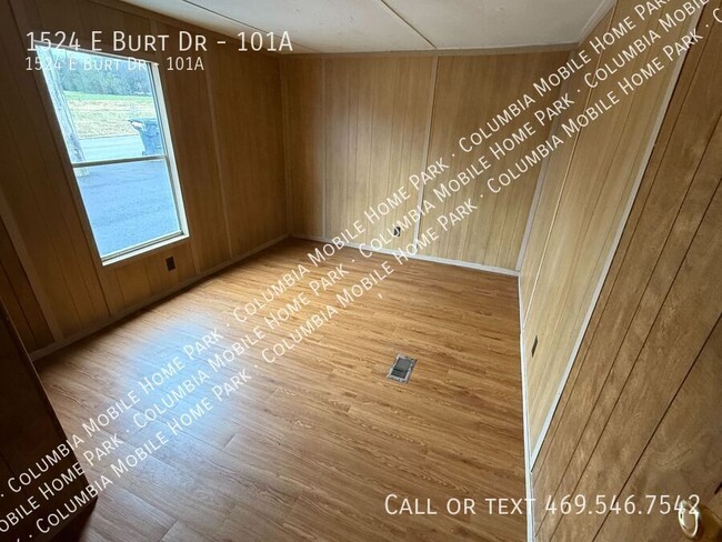 Photo - 1524 E Burt Dr House