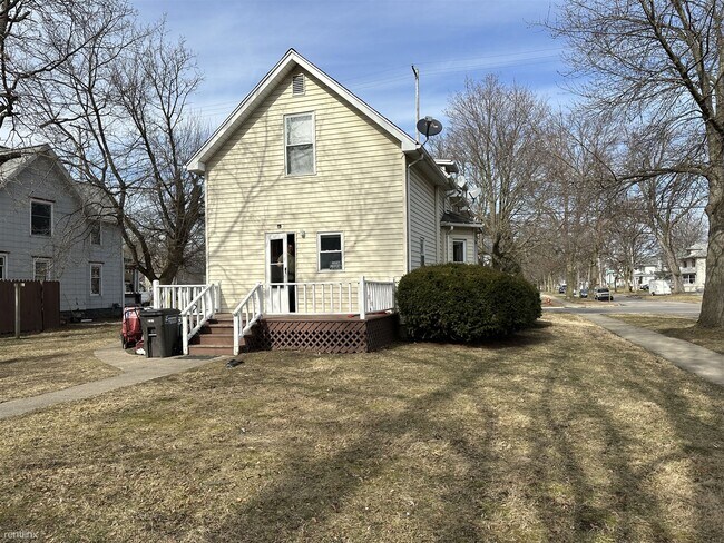Photo - 2 br, 1 bath Duplex - 1815 E Ganson St Apt...