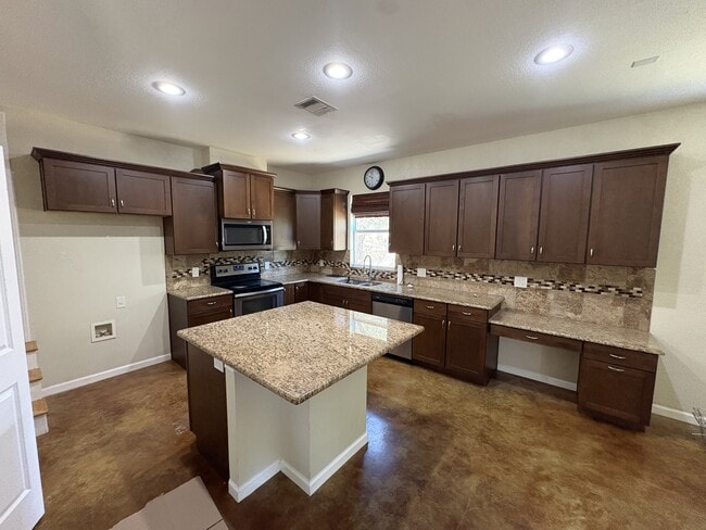 Photo - 841 Scenic Cir