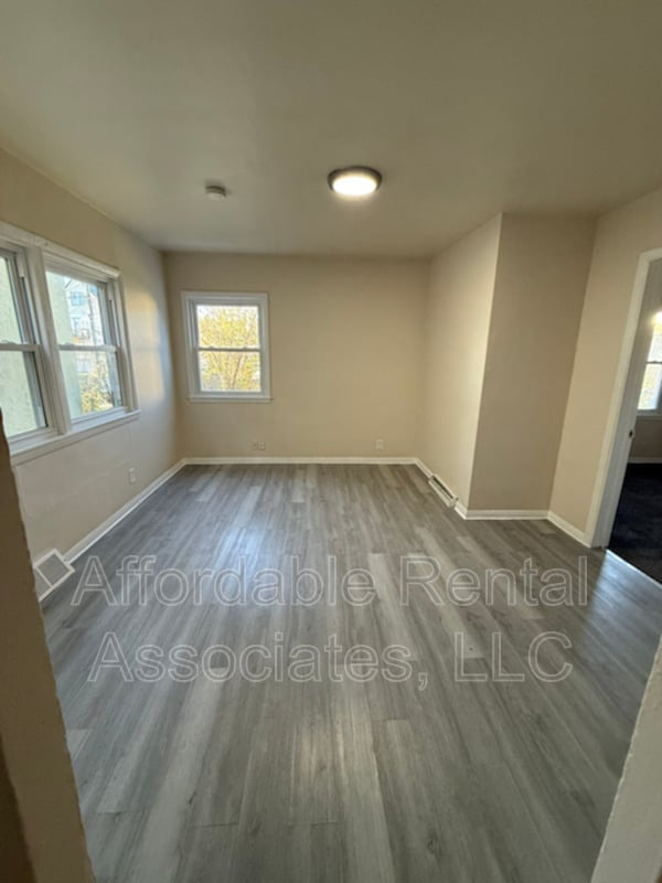 Photo - 2127A S 16th St Unidad Lower Rear