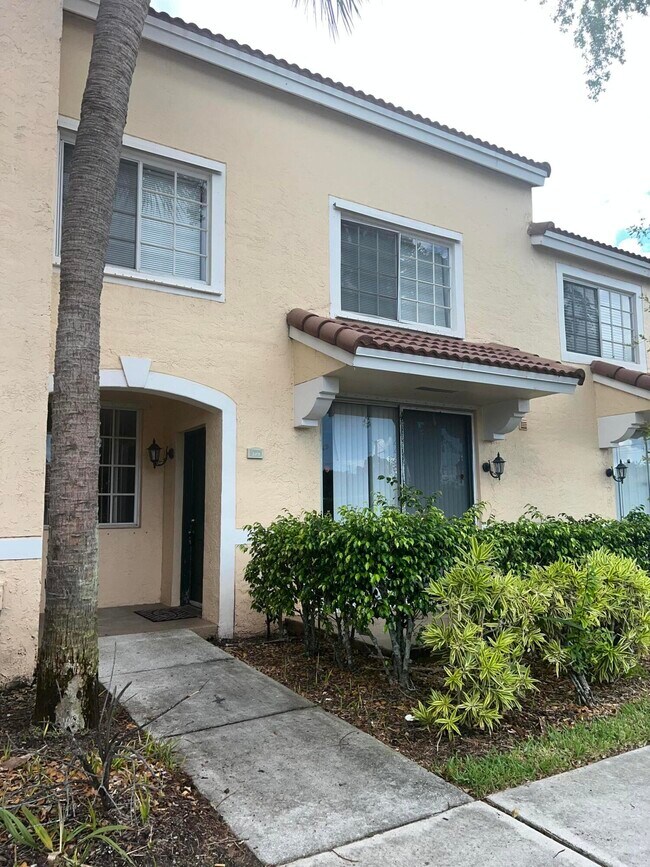 Photo - 1733 Village Blvd Unidad 109 Rental