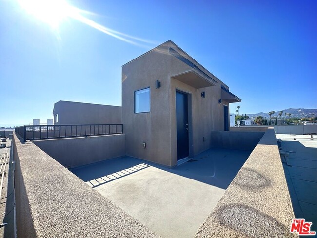 Photo - 552 N Hobart Blvd Apartment Unit 316