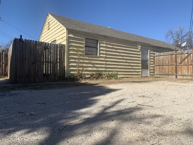 Building Photo - 1643 Dayton Ave Rental
