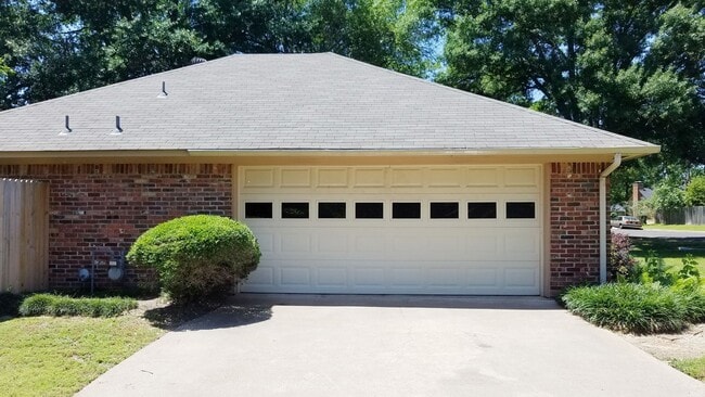 Photo - South Tyler! Beautiful 3 Bedroom, 2 1/2 Ba...