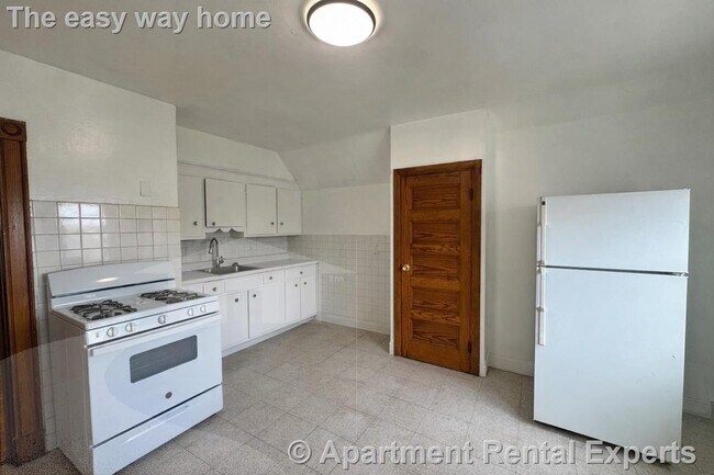 Building Photo - 145 Lowell St Unit #3