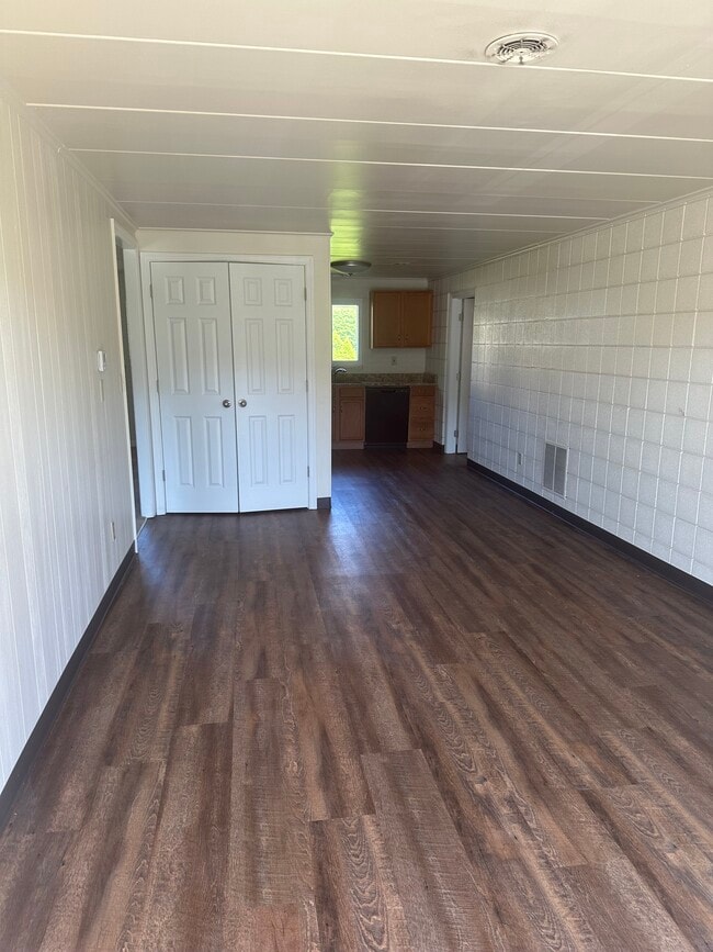 Living Area - 439 College Ave Apartments Unit 1A