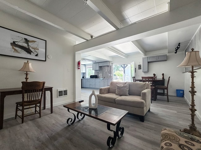 Building Photo - 1335 Bradley St Unit B