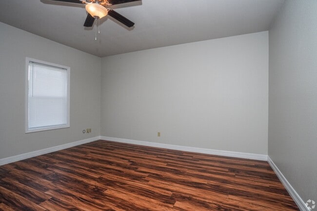 Photo - 321 Fieldstone Ln