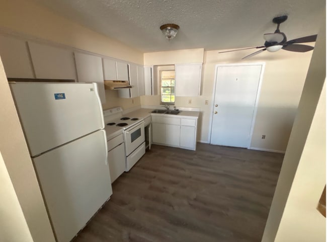 Photo - 15696 Bolesta Rd Unidad Apt B