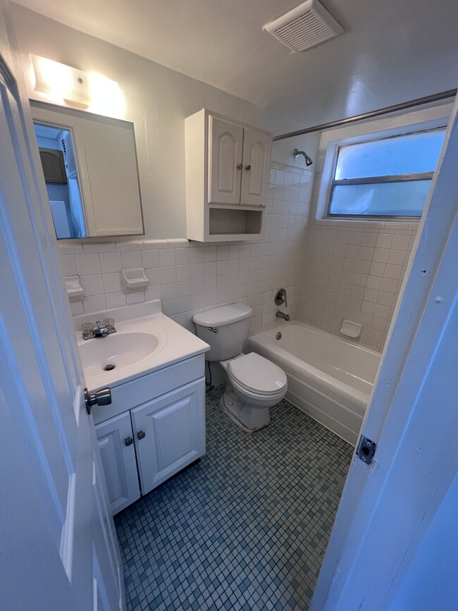 Photo - 220 NE 16th Ave