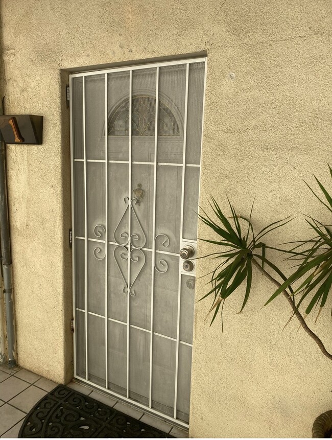 Photo - 2561 E Colorado Blvd Unidad Apt #1