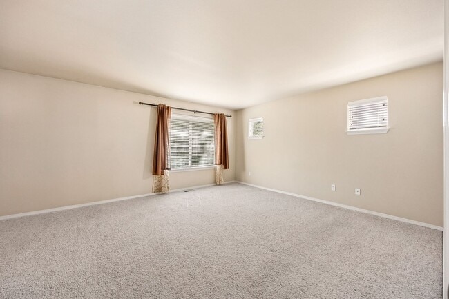 Photo - 3 Bedroom 2.5 bath Foxglove Meadows Home $3495.00