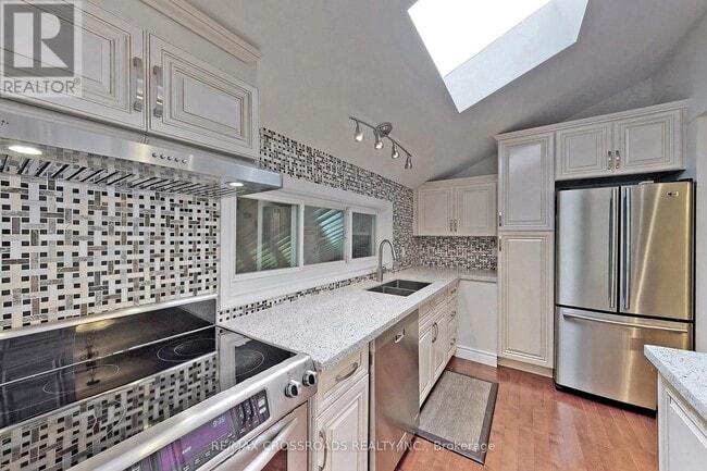 Photo - 16 Sandalwood Pl