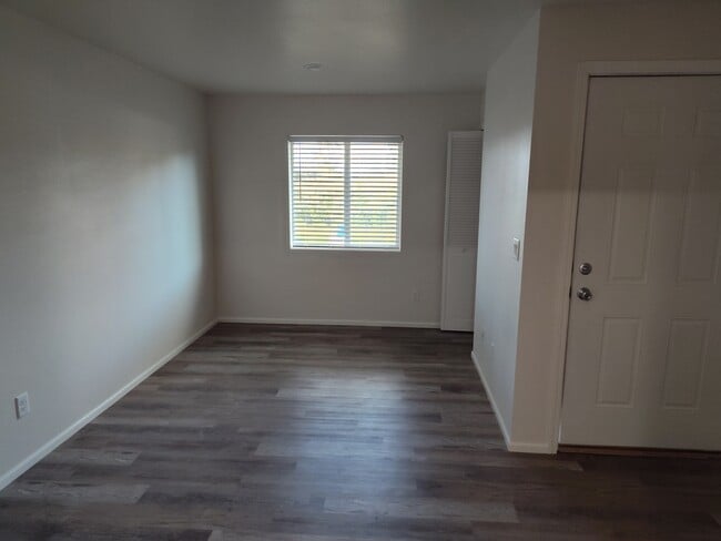 living room - 3039 SE Dune Ave Unit Apartment