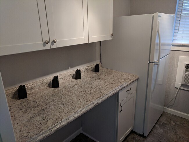 Escritorio/mostrador de cocina - 911 Phillips St Apartamentos Unidad C