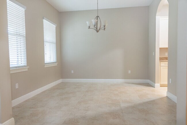 Photo - 906 Victoria Hills Dr S