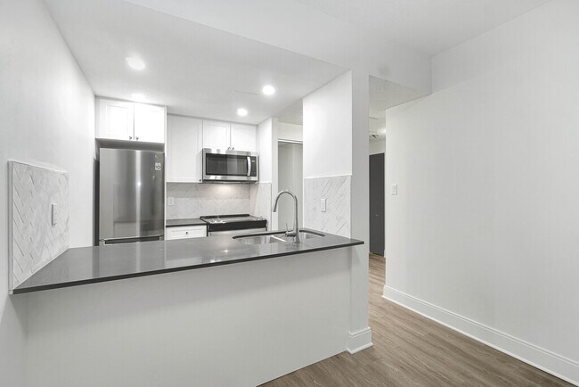 Photo - 1360 Hornby Street