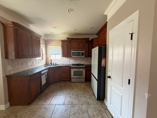 Photo - 617 Alder Ln