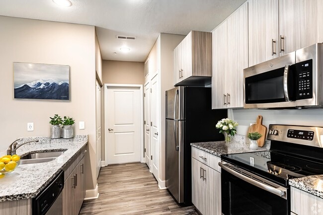 Photo - 5620 NE 80th Ter