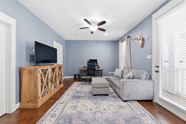 Photo - 1425 W 23rd St
