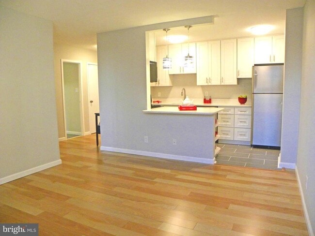 Building Photo - 501 Slaters Ln Unit 212 Rental