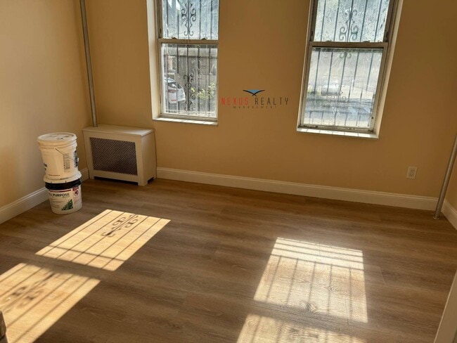 Building Photo - 43-22 58th St Rental