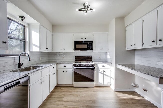 Photo - 2212 Rifle Bend Dr