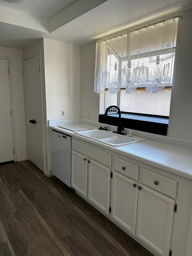 kitchen - 4184 Breezy Glen Dr