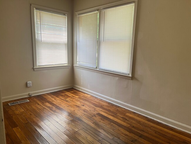 Photo - 600 SW Webster Ave