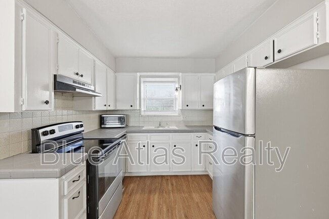 Photo - 225 Bryan St