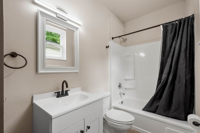 Photo - Stunning 2 Bedroom home in McKees Rocks available July 1!