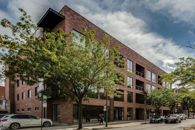 Building Photo - 1023 N Ashland Ave Unit 311