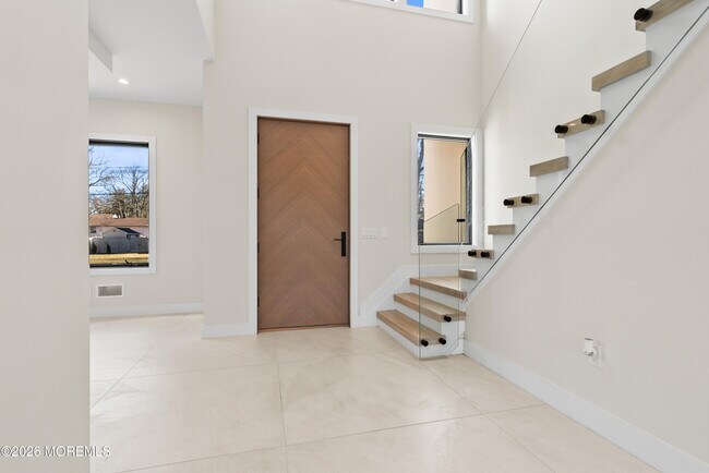 Photo - 150 Ampere Ave