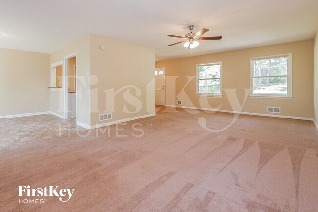 Photo - 1701 Underwood Dr SE