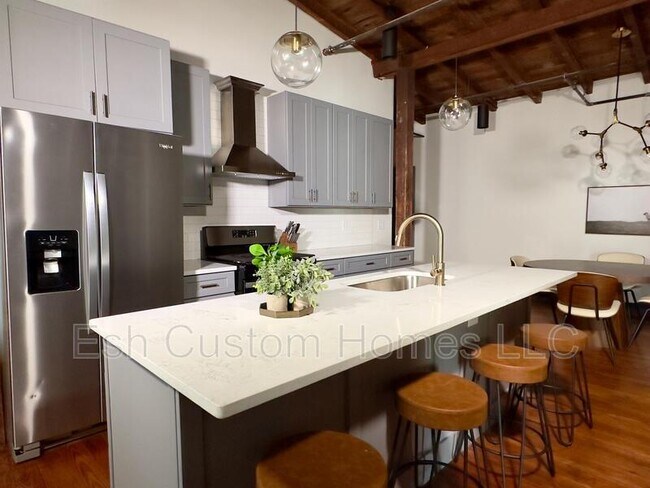 Photo - 437 W Grant St