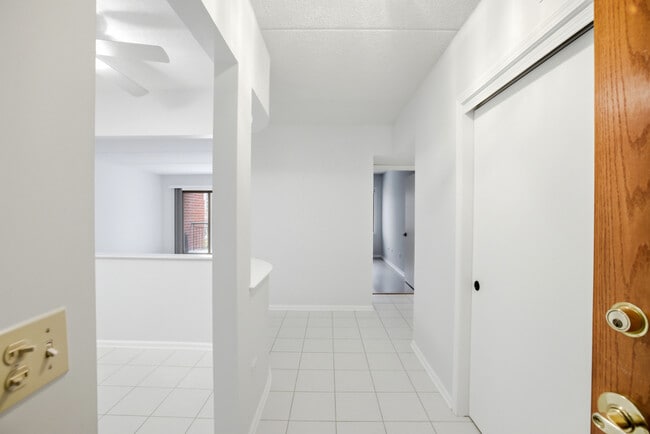 Photo - 650 S River Rd Unidad 405