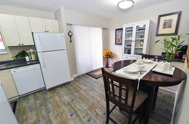 Photo - Riverside Gardens